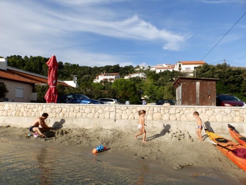 Image 3838856 - 18