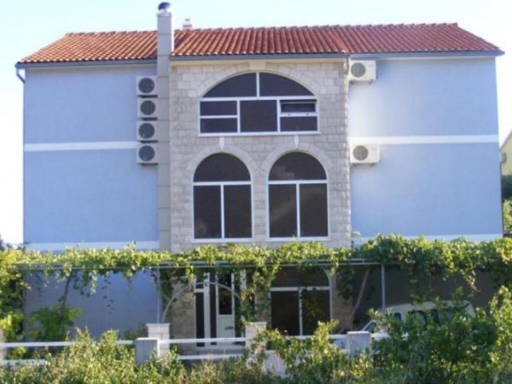 Image 3831979 - 4