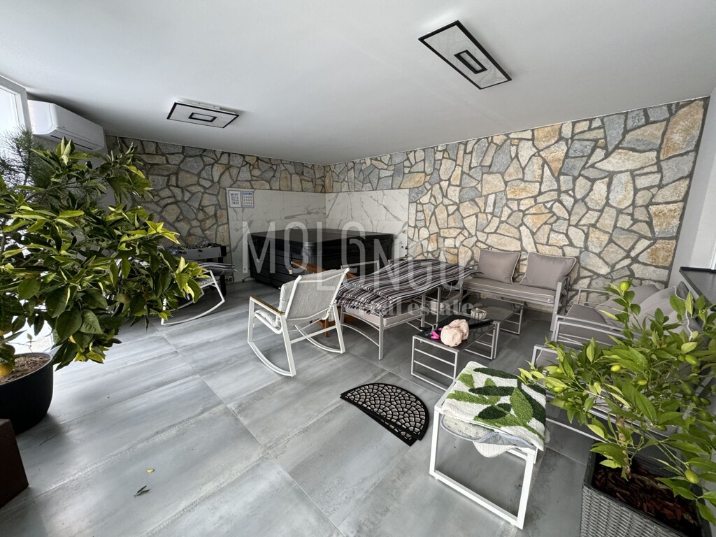 Image 6191929 - 7