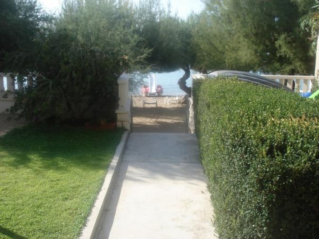 Image 3838547 - 4