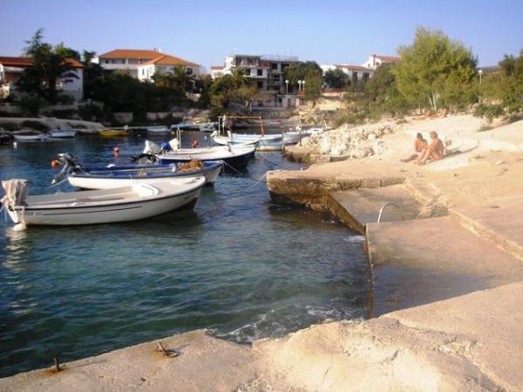 Image 3810536 - 4