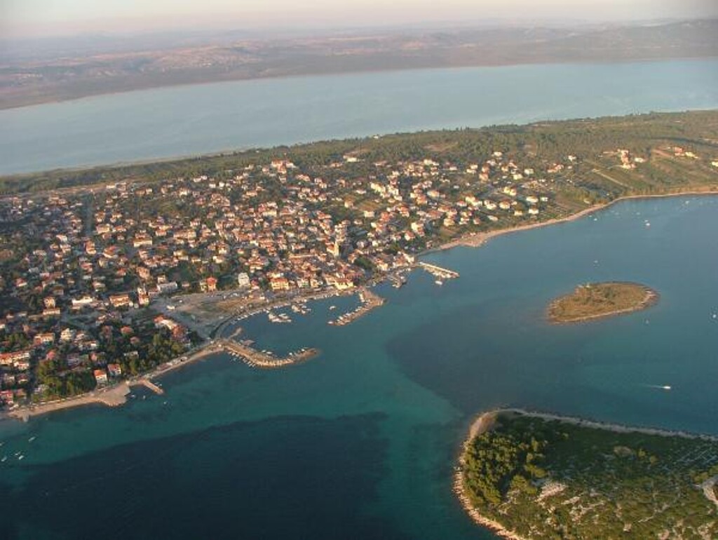 Image 3838917 - 6