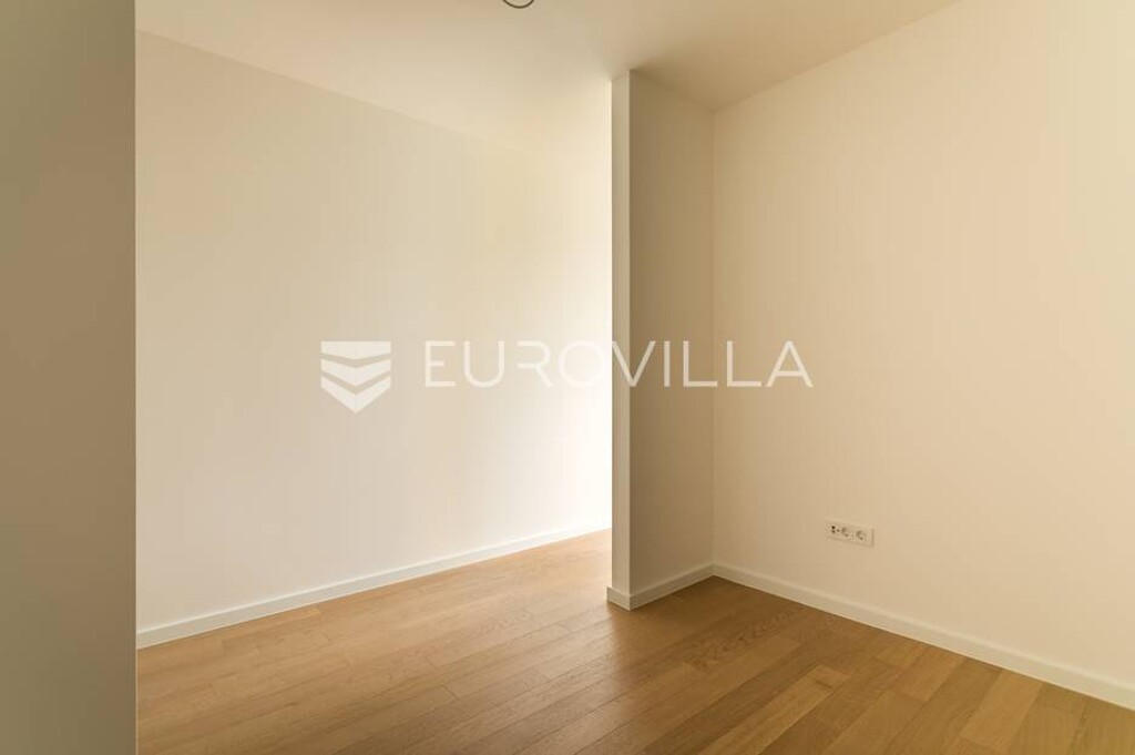 Image 4887876 - 9
