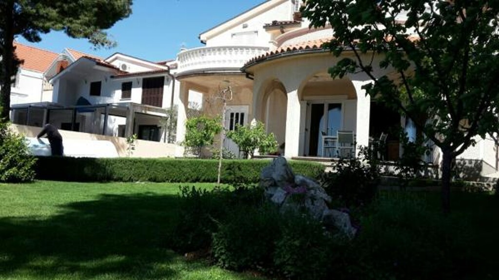 Image 3813496 - 7