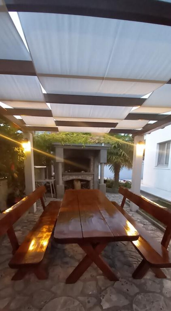 Image 3838962 - 5