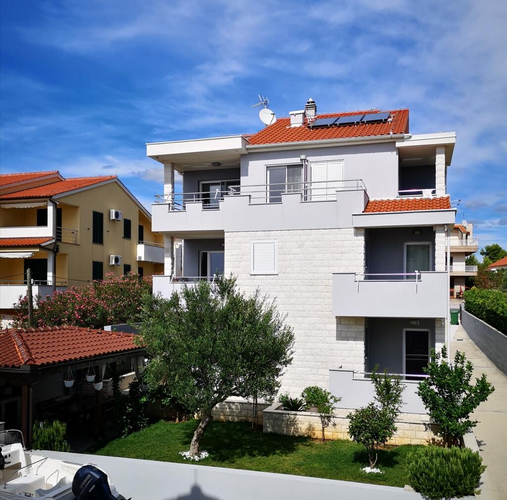 Image 3811726 - 1
