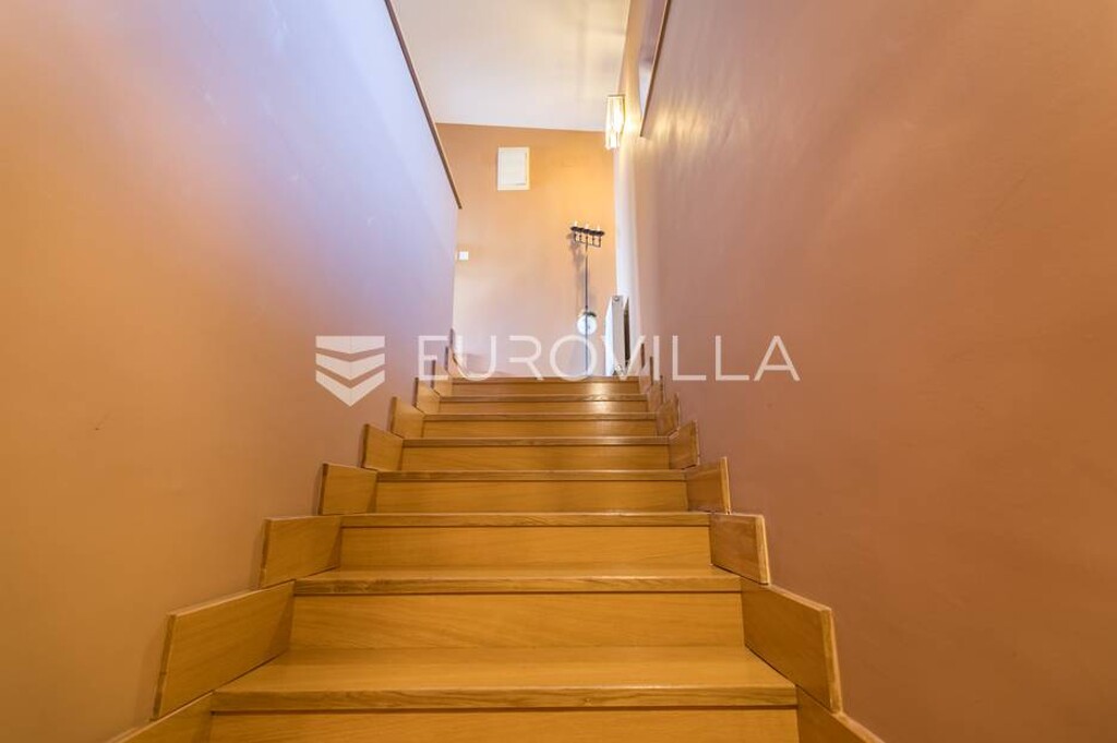 Image 4889891 - 11