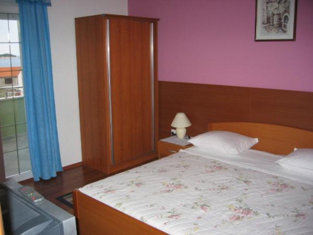 Image 3811576 - 5