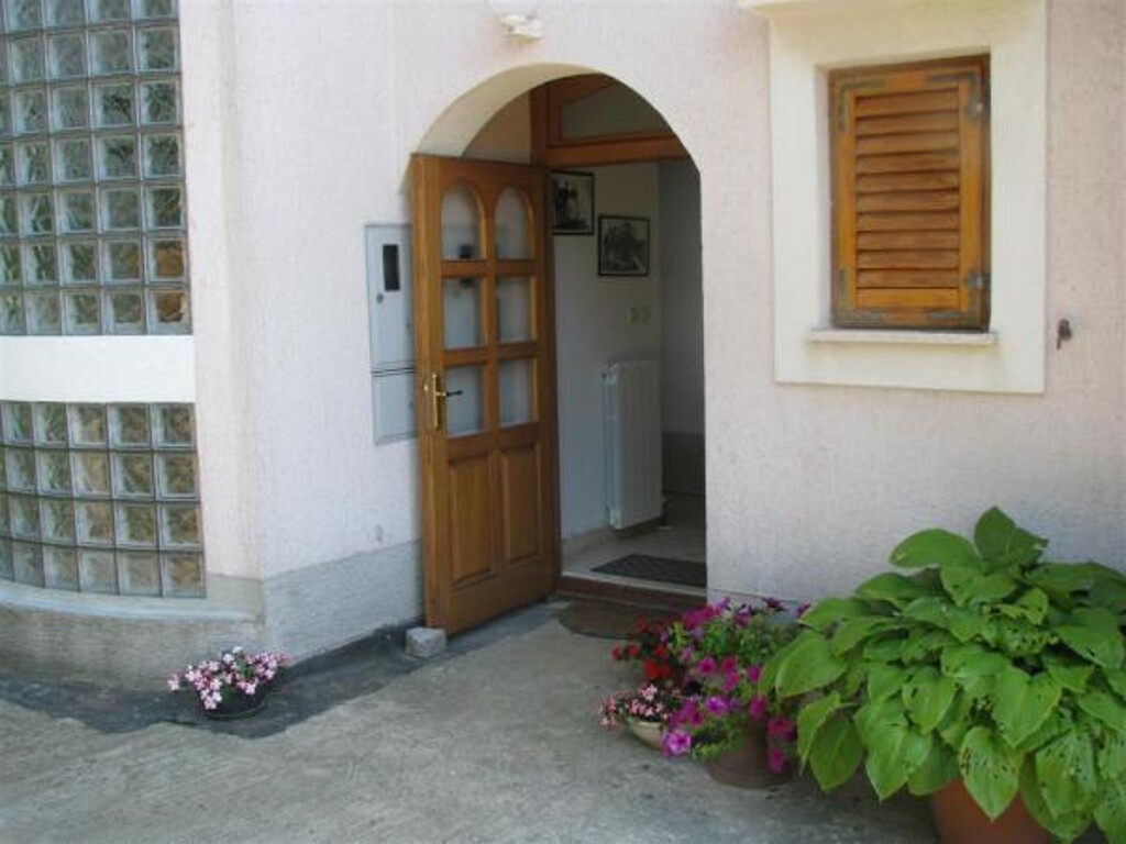 Image 3838500 - 3