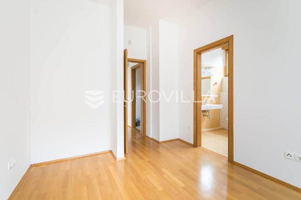 Image 4839776 - 8