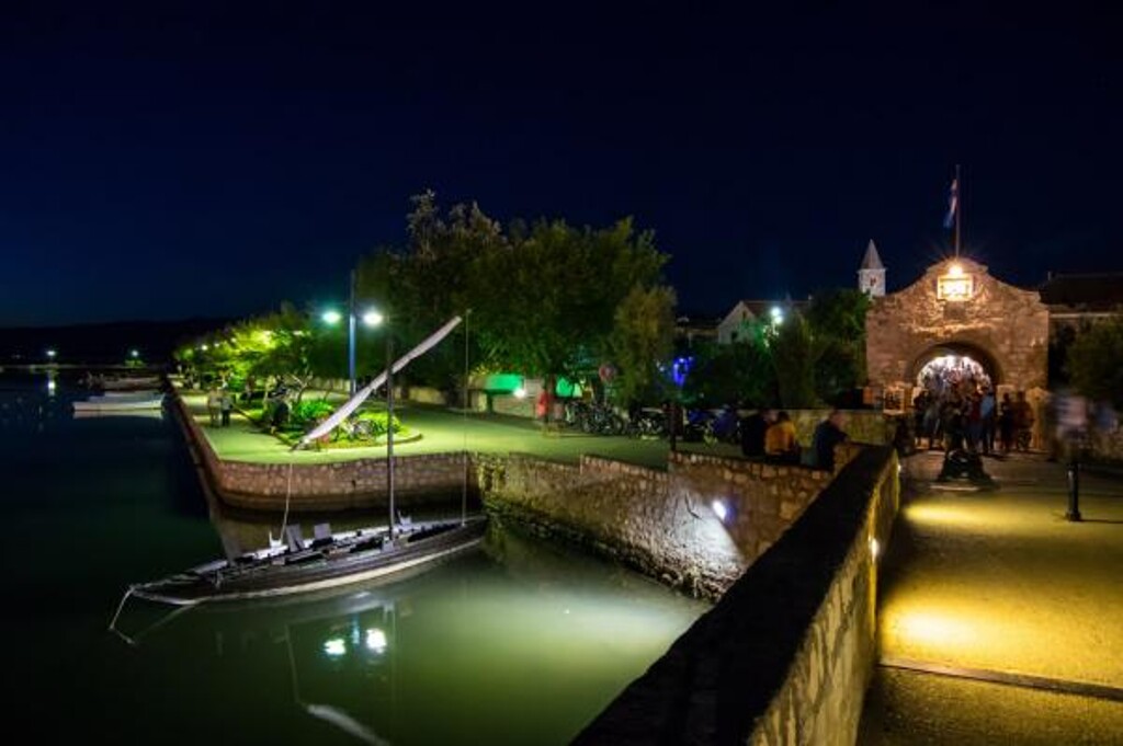 Image 3815053 - 13