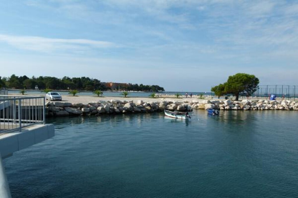 Image 3812210 - 4