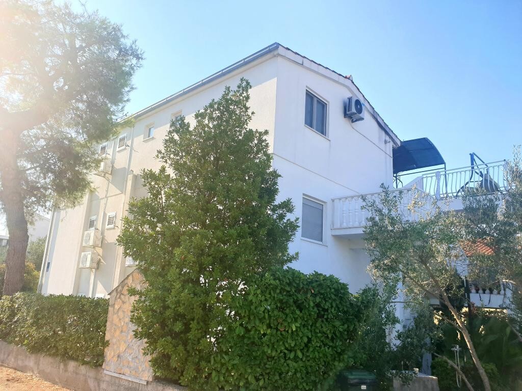Image 3811784 - 9