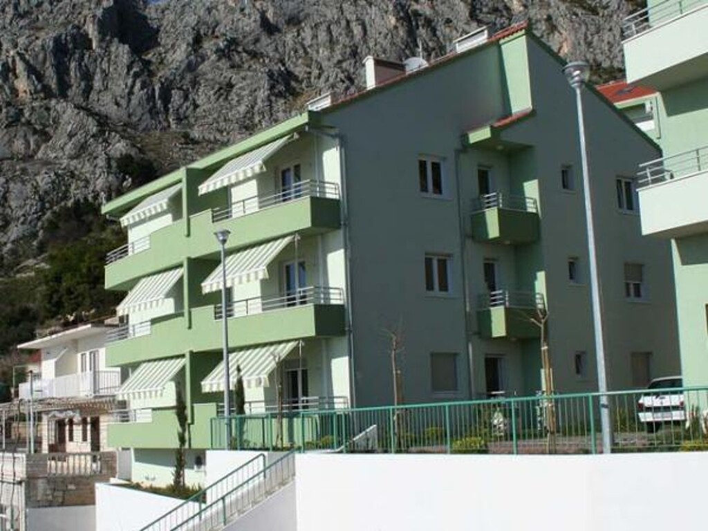 Image 3810923 - 7