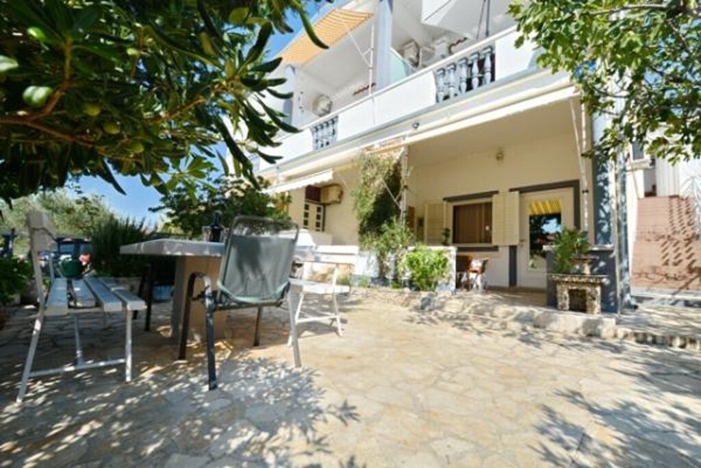 Image 3813890 - 6
