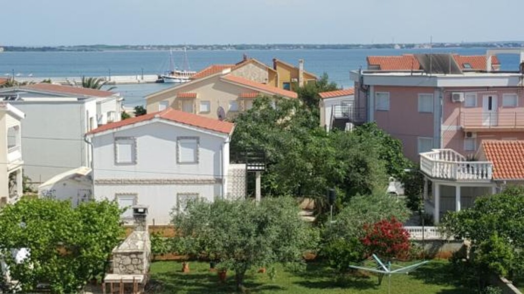 Image 3811536 - 8