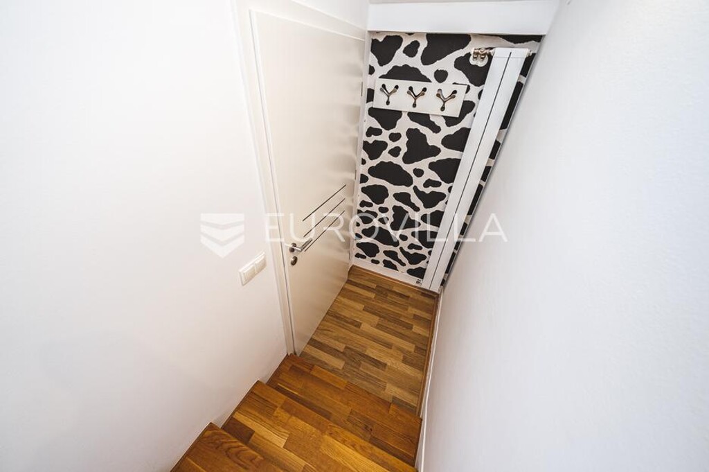 Image 6093355 - 13