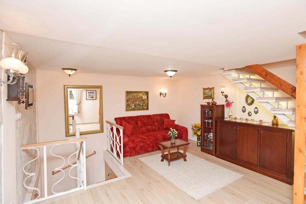 Image 3838535 - 11