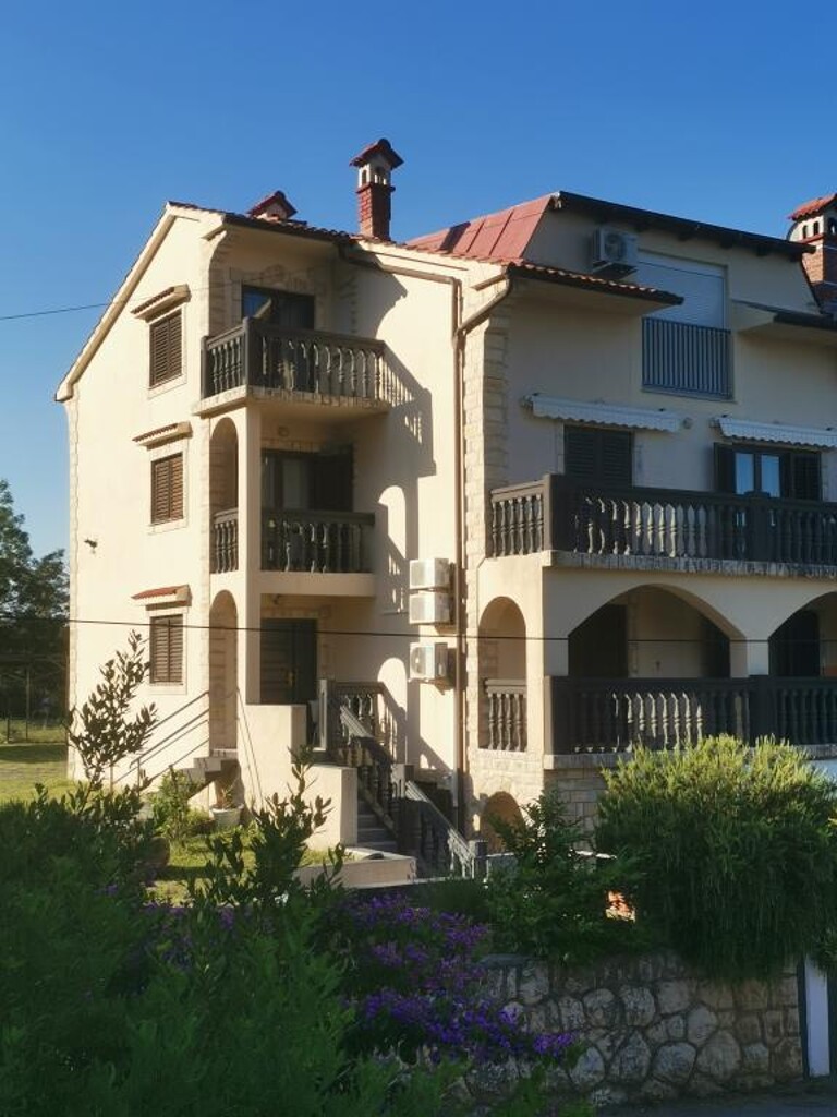 Image 3811712 - 1