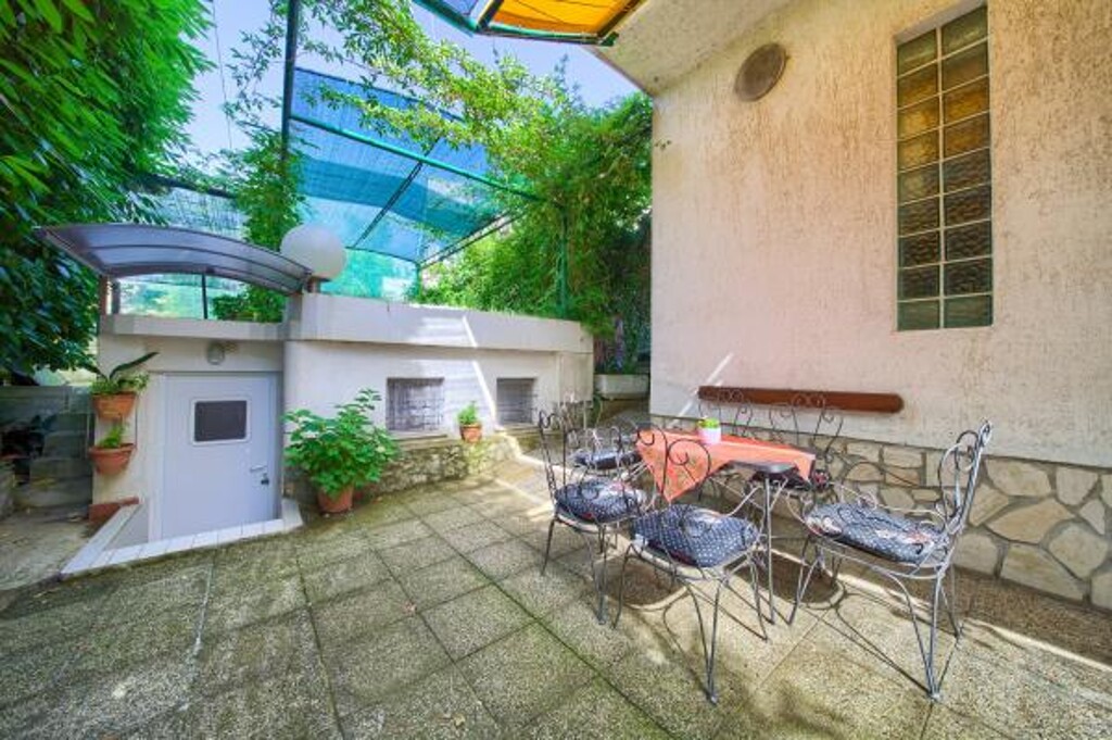 Image 3812422 - 4
