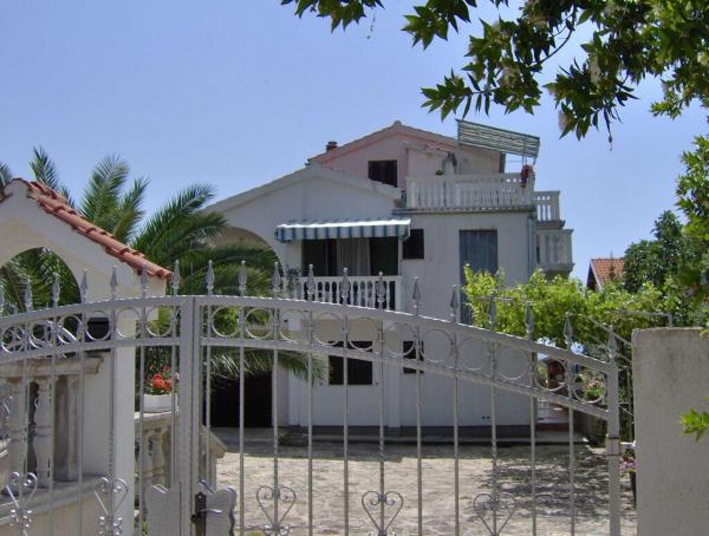 Image 3810956 - 1