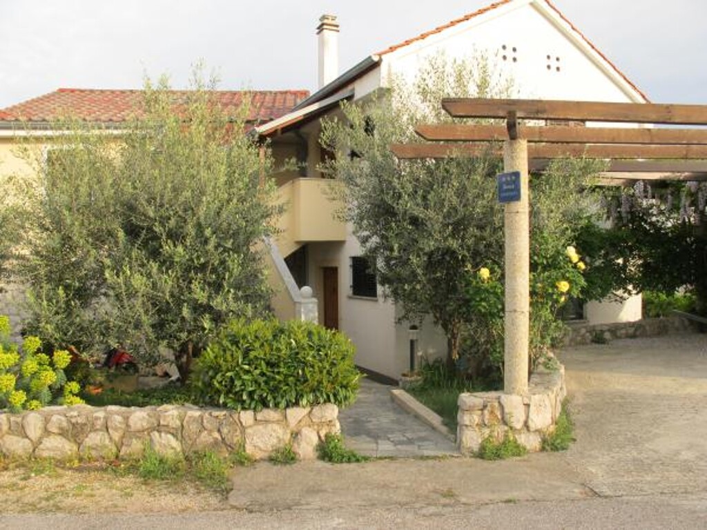 Image 3838735 - 8