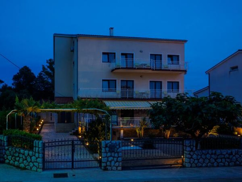 Image 3813085 - 8