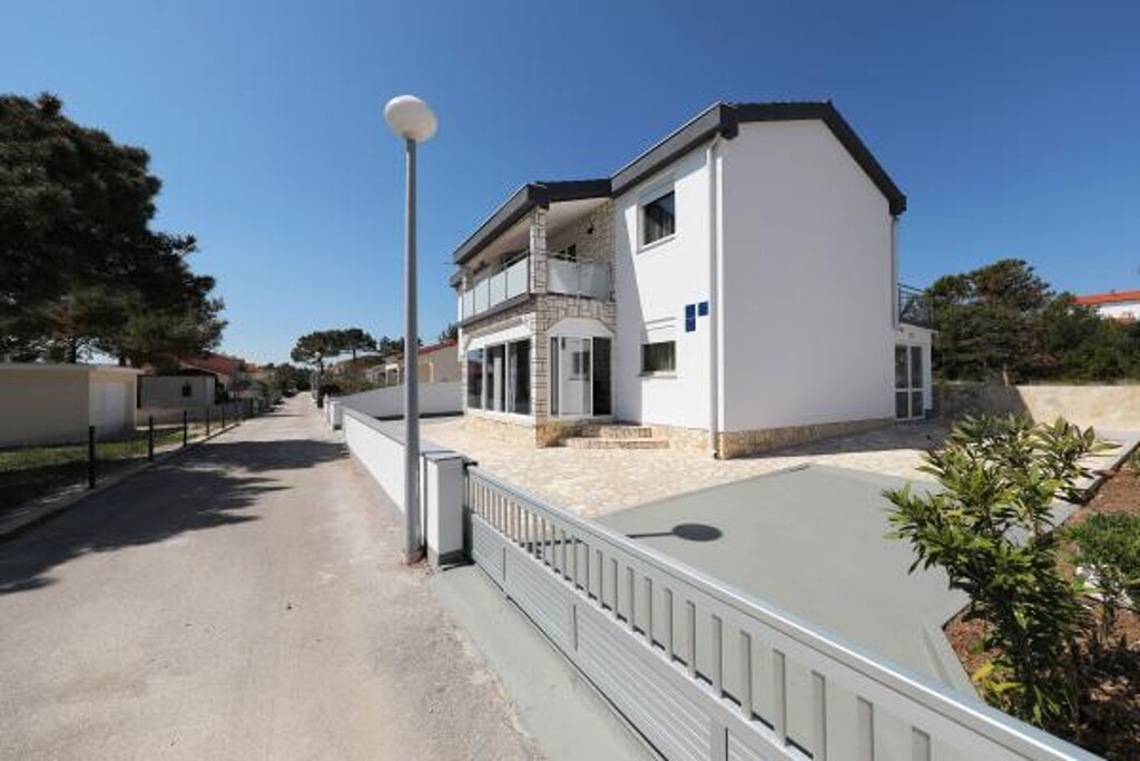 Image 3810755 - 8
