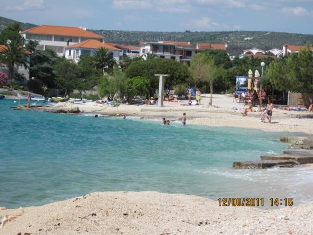 Image 3810536 - 10