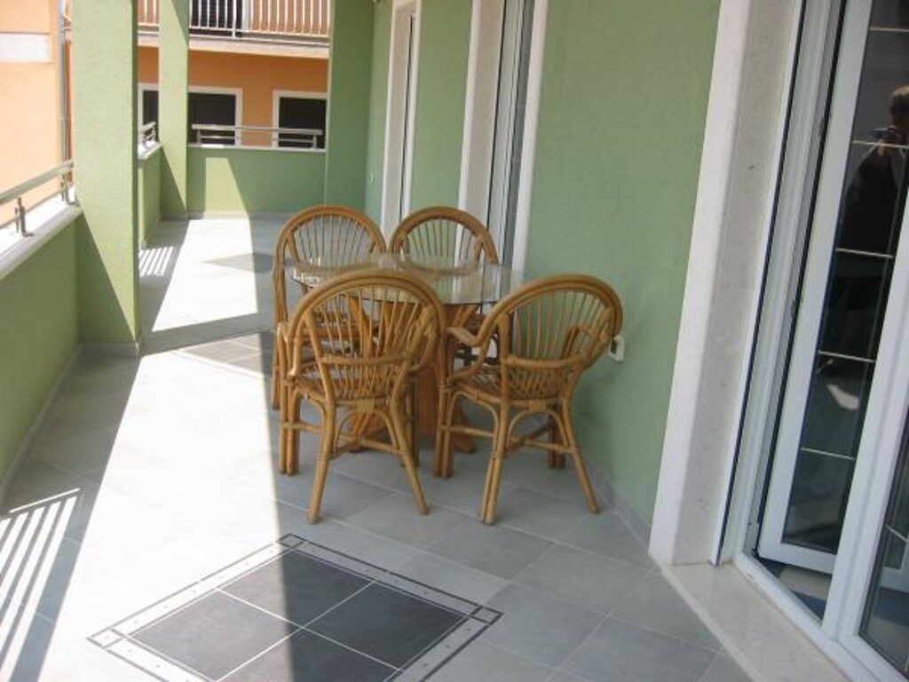 Image 3811576 - 8
