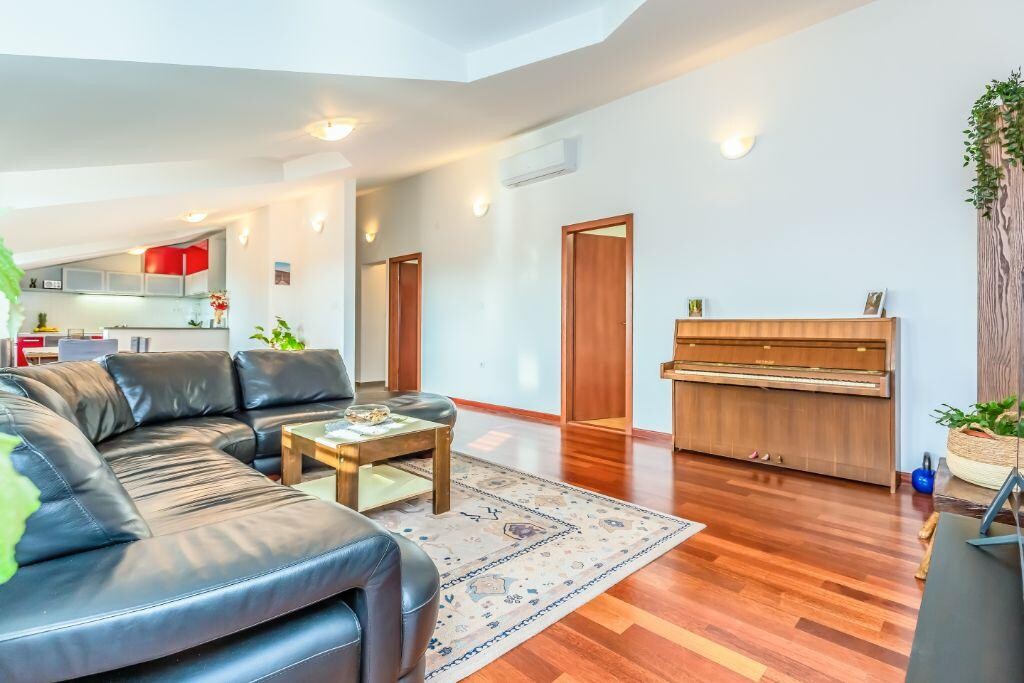Image 3813303 - 9