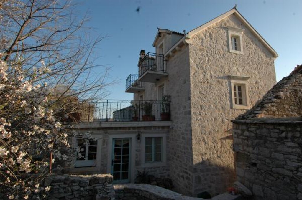 Image 3838618 - 12