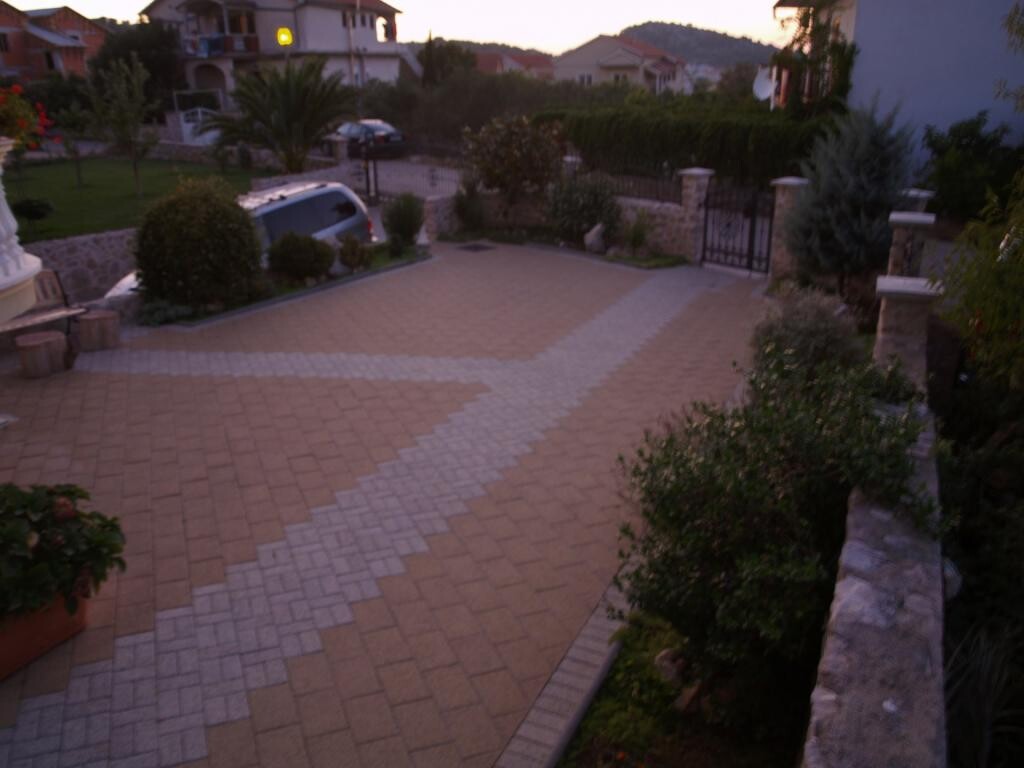Image 3811988 - 9