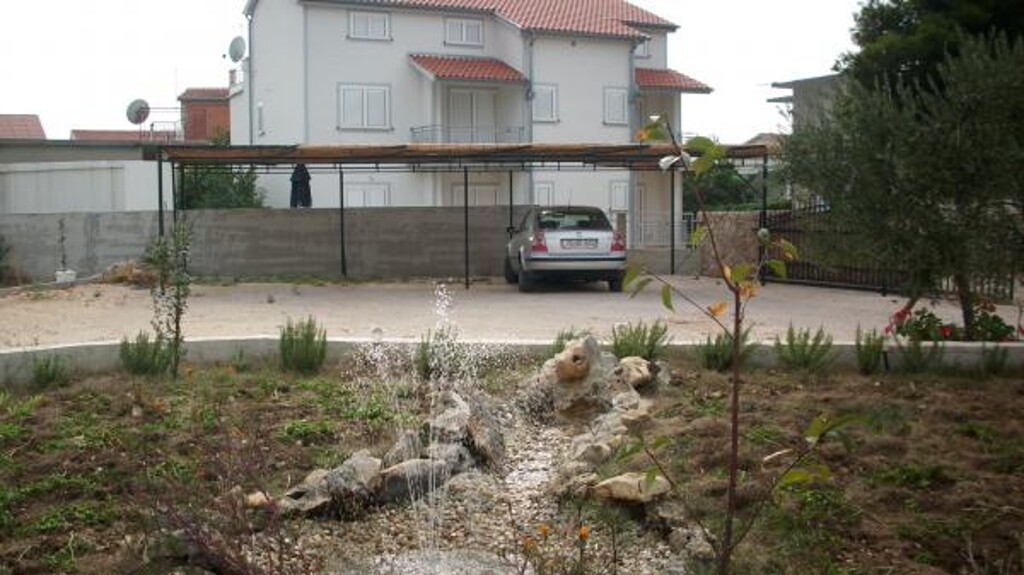 Image 3813832 - 6