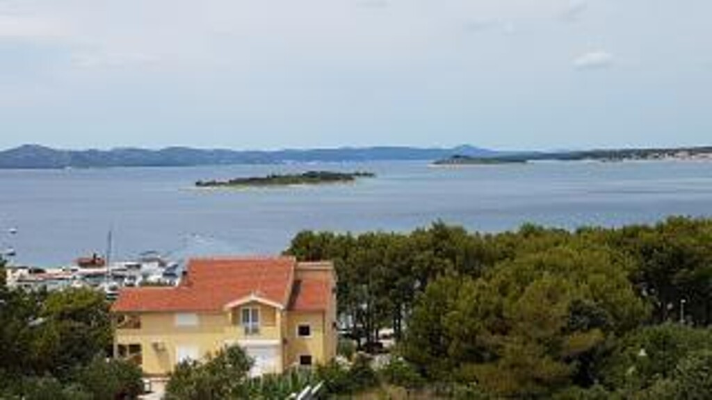 Image 3813850 - 10