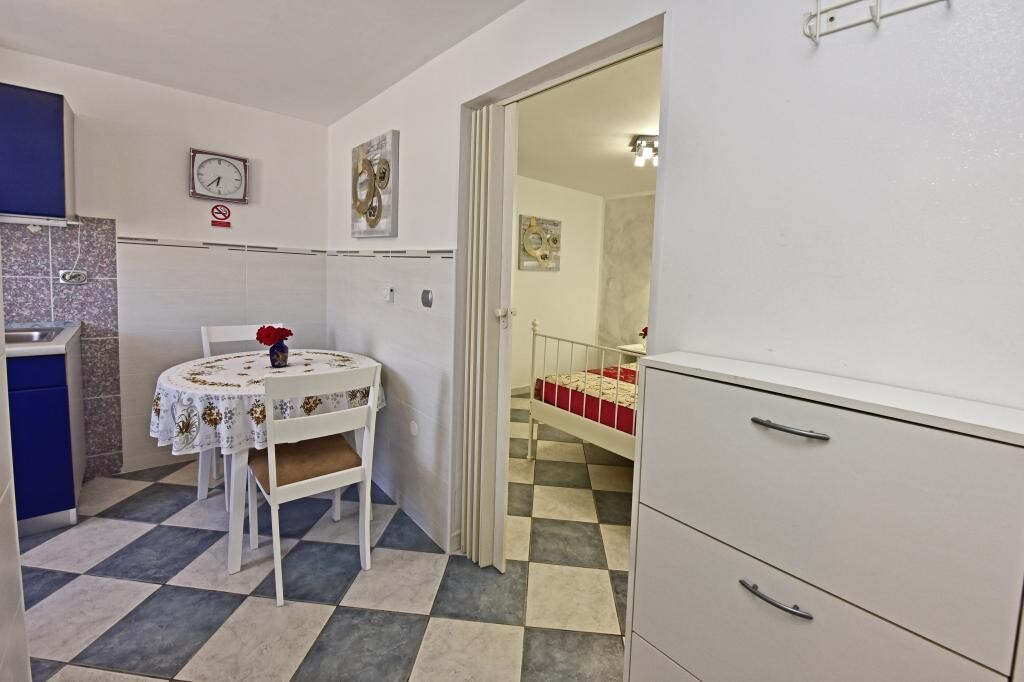 Image 3813501 - 27