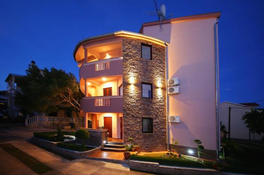 Image 3810898 - 1