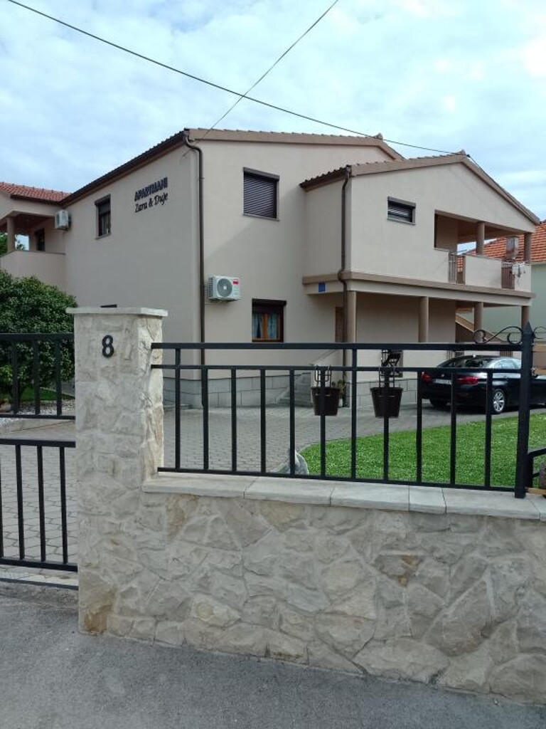Image 3838502 - 1