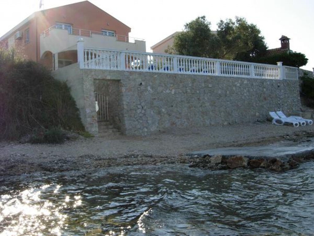 Image 3814382 - 11