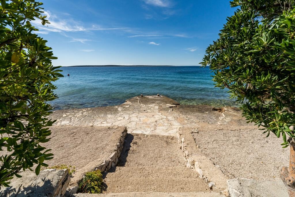 Image 3814801 - 6