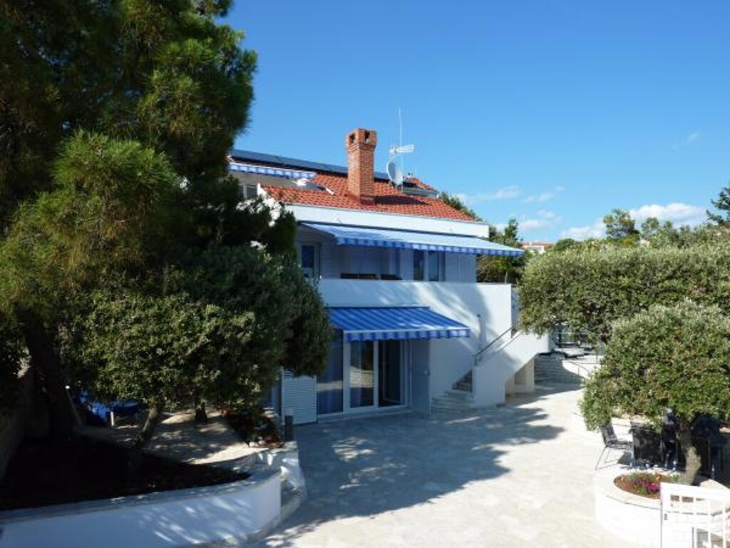 Image 3823126 - 4