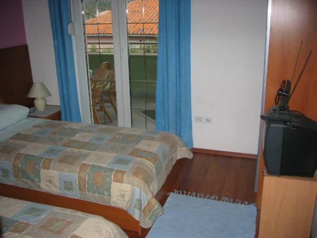Image 3811576 - 6