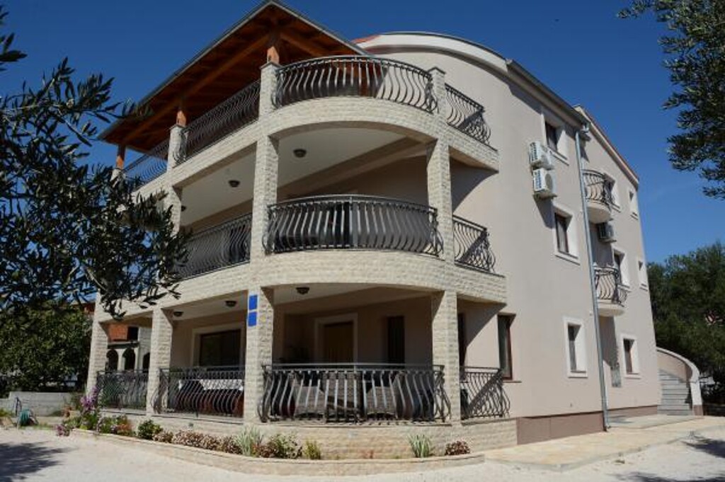 Image 3839007 - 1
