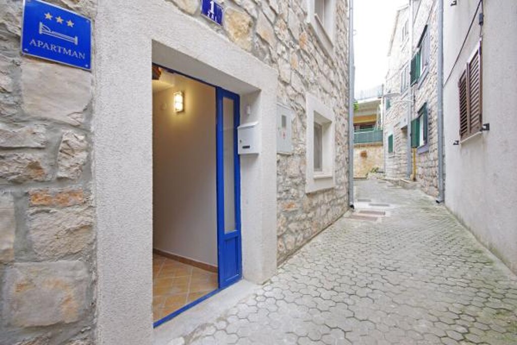 Image 3815192 - 10