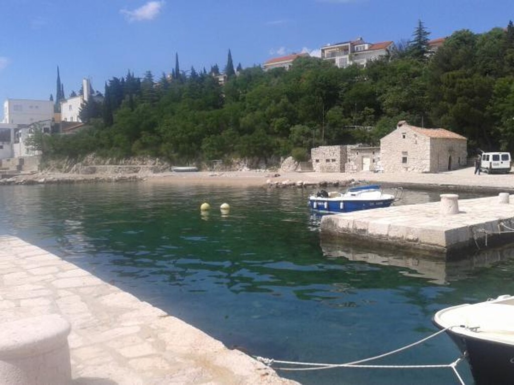 Image 3812744 - 9