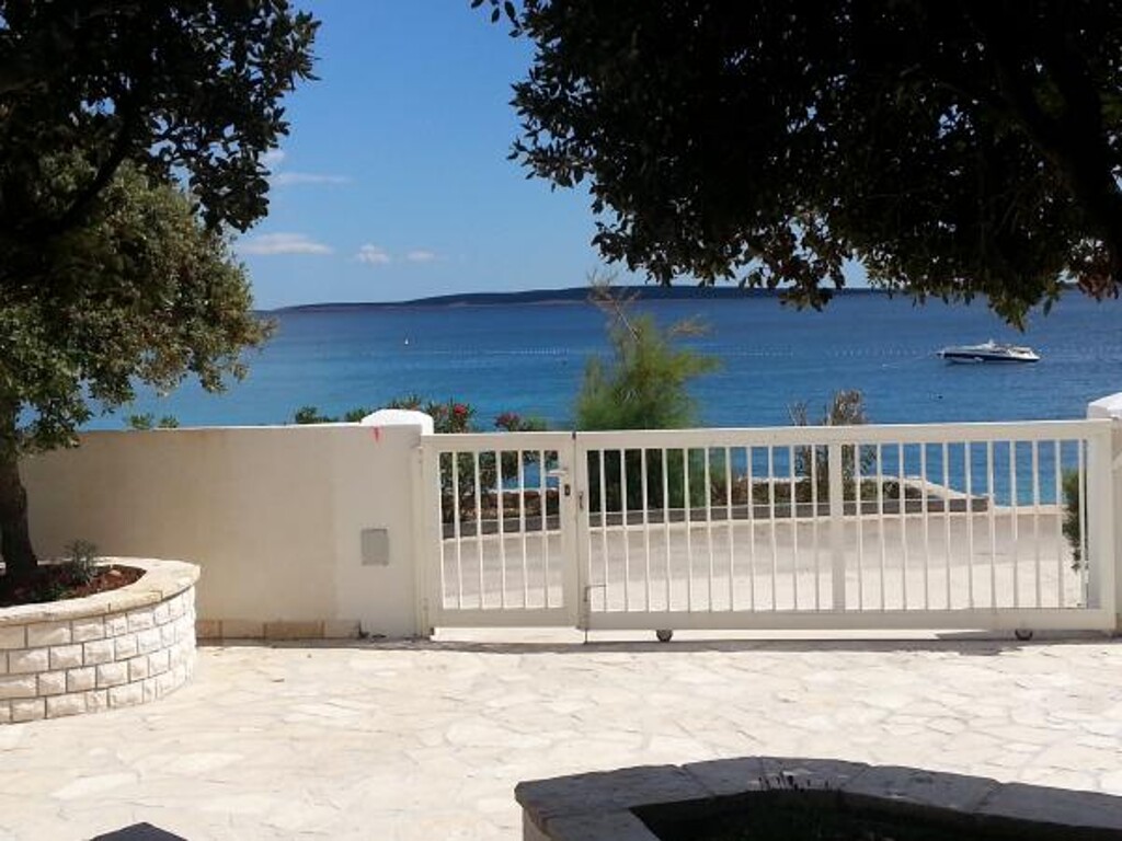Image 3823126 - 34