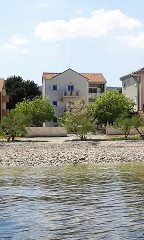 Image 3813908 - 8