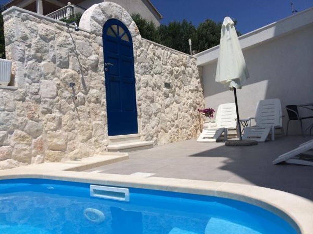 Image 3838692 - 6