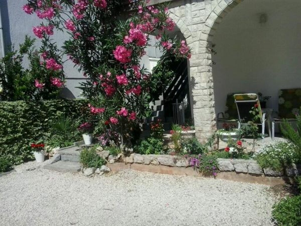 Image 3813600 - 2
