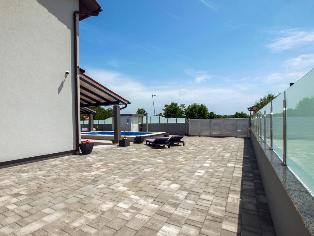 Image 3814833 - 9
